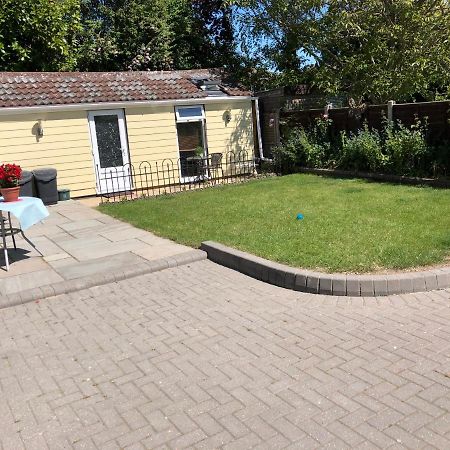 Cosy 1 Bed Garden Annexe Lejlighed Colchester Eksteriør billede